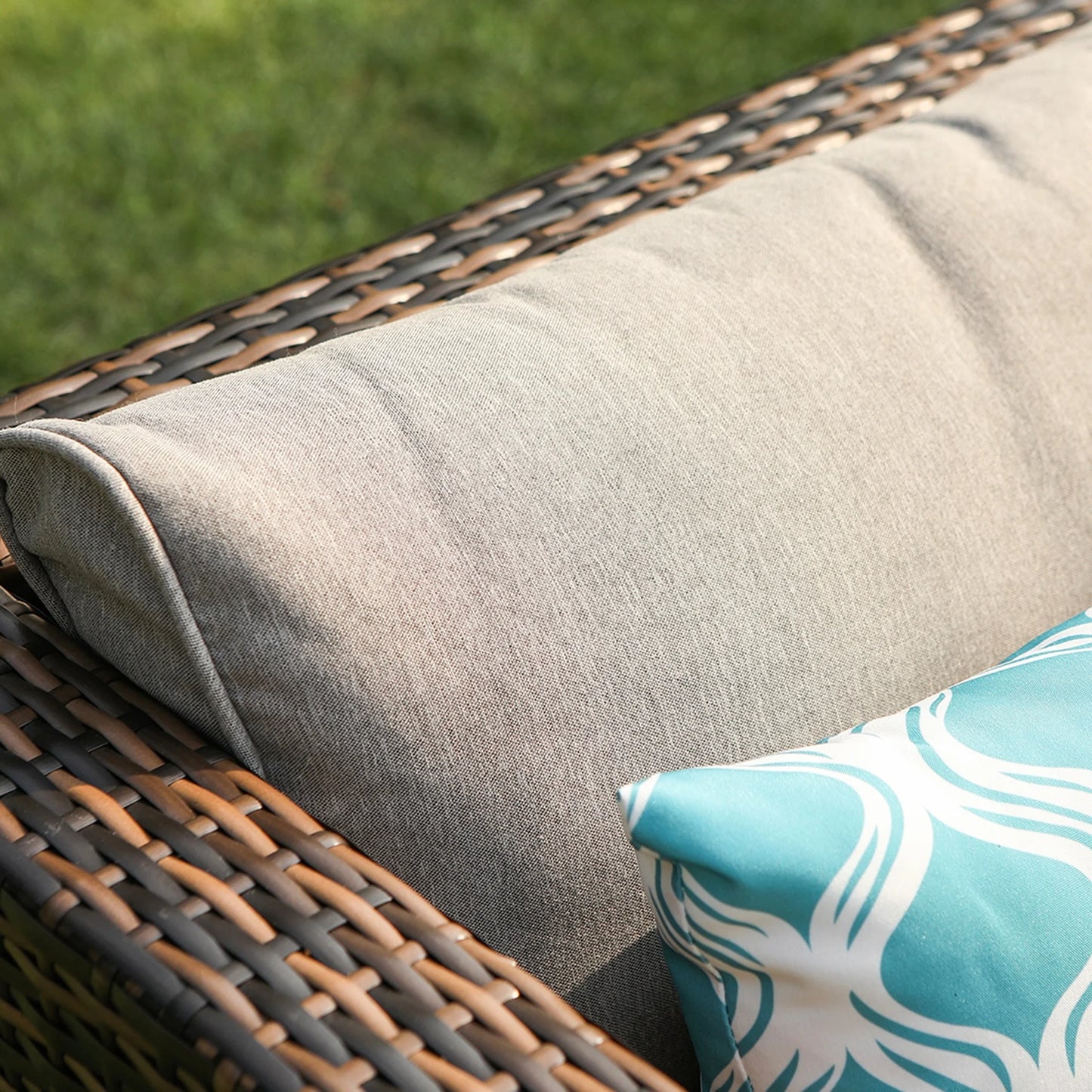 Outdoor 6-Piece Wicker Sectional Sofa with Cushions